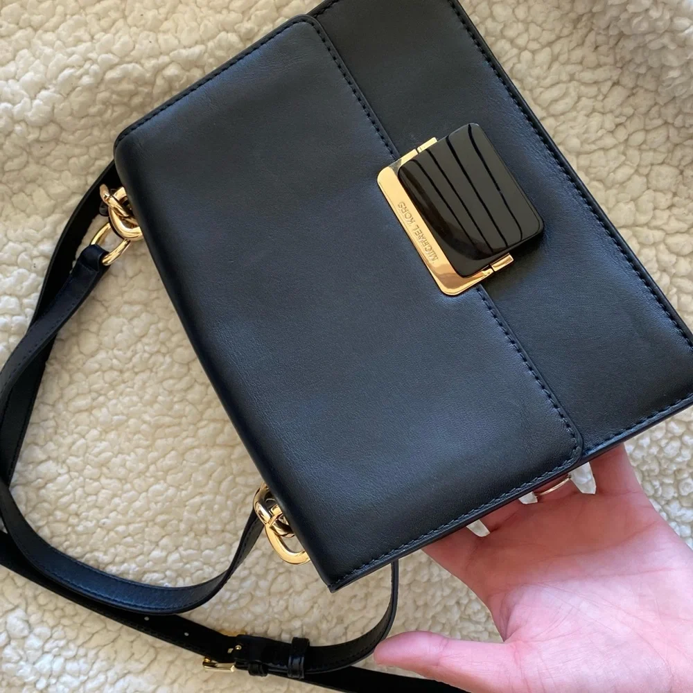 Michael kors purse - Picture 1 of 10